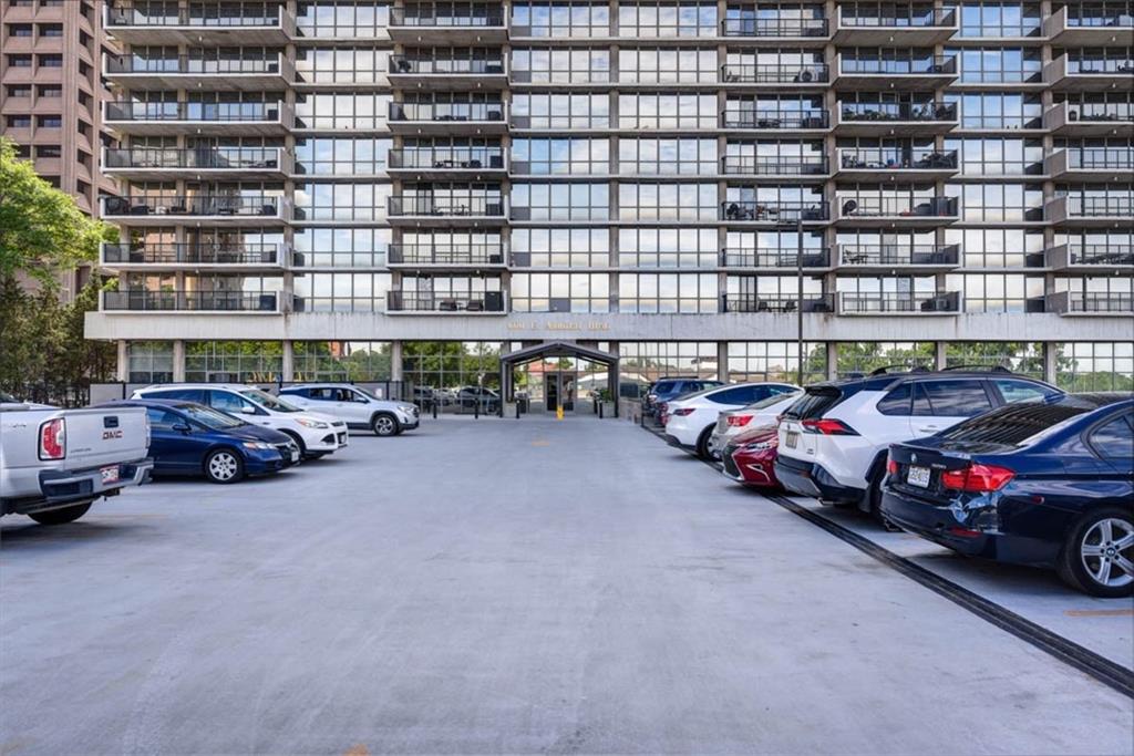 600 E Admiral Boulevard 305