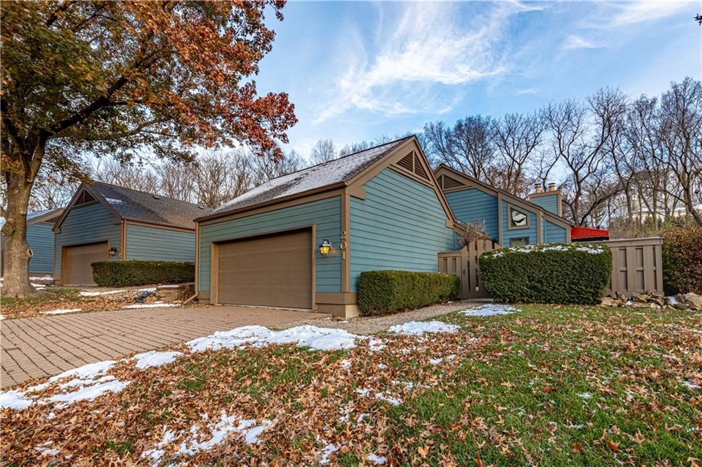 Photo of 201 Lakeside Drive, Liberty, MO 64068 (MLS # 2589884)