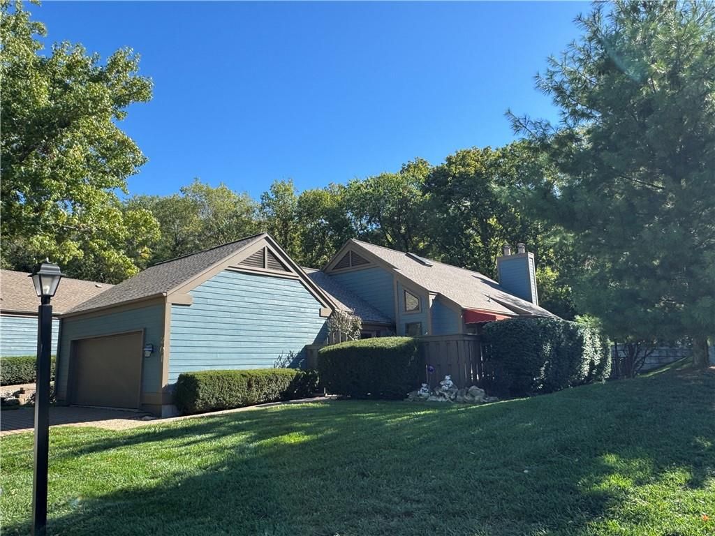 Photo of 201 Lakeside Drive, Liberty, MO 64068 (MLS # 2589884)