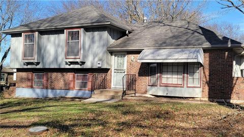 Photo of 10319 Skiles Avenue, Kansas City, MO 64134 (MLS # 2615811)