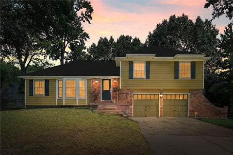 Photo of 2008 W 84th Street, Leawood, KS 66206 (MLS # 2644052)