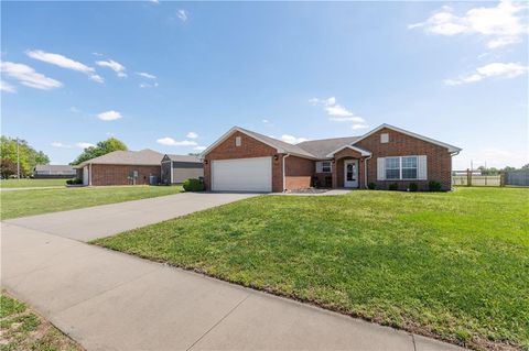 Photo of 707 Landon Drive, Independence, KS 67301 (MLS # 2616430)