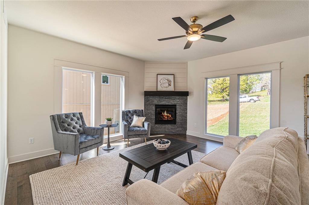 7044 Glenn Lane