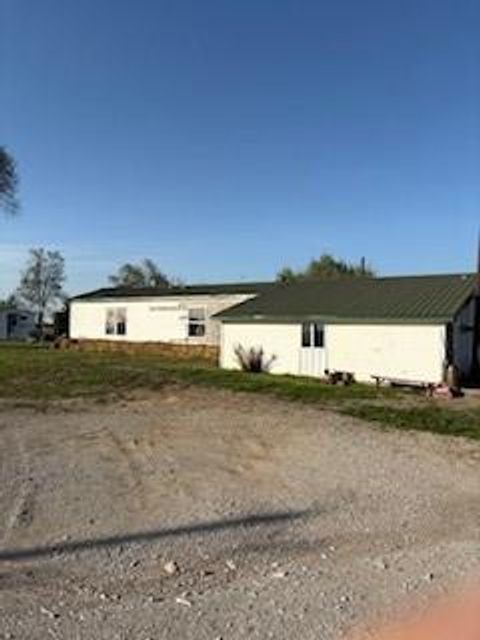 Photo of 19319 W 267th Street, Bethany, MO 64424 (MLS # 2615979)