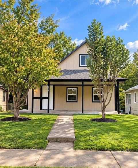 Photo of 816 Fuller Avenue, Independence, MO 64050 (MLS # 2644204)