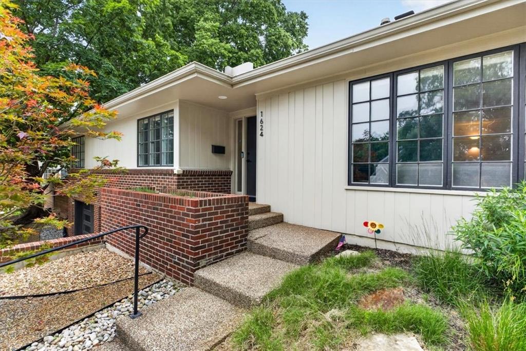 1624 W 50th Street