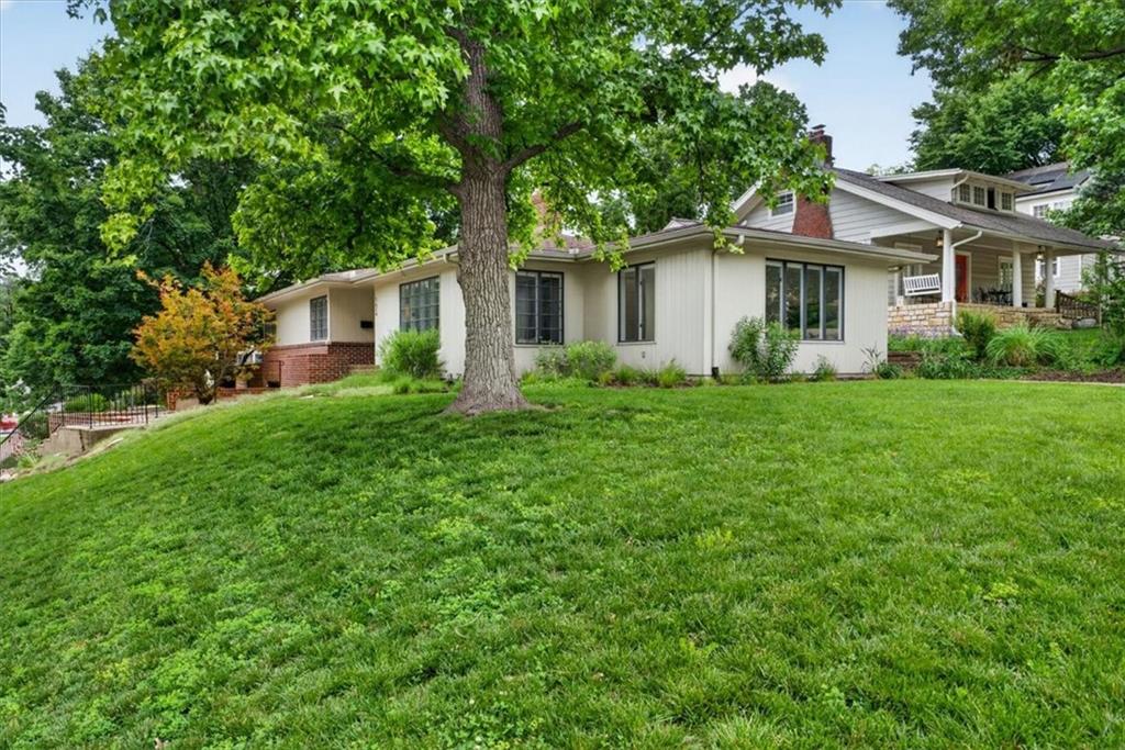 1624 W 50th Street