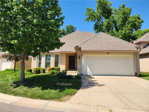 Photo of 9174 W 102nd Terrace, Overland Park, KS 66212 (MLS # 2618853)