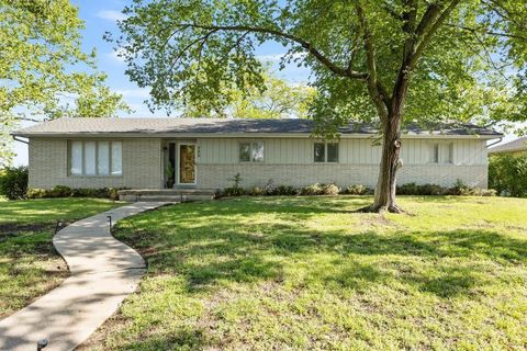 Photo of 733 Fairway Lane, Fort Scott, KS 66701 (MLS # 2619618)
