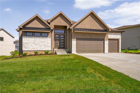 Photo of 11351 S Emerald Street, Olathe, KS 66061 (MLS # 2570302)