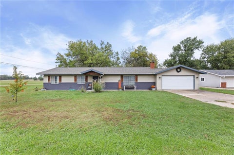 Photo of 314 Mcatee Road, Iola, KS 66749 (MLS # 2647570)
