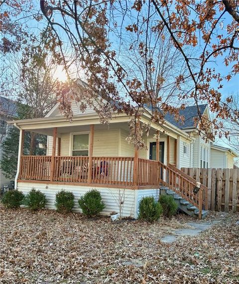 7 E Ottawa Street Paola KS 66071