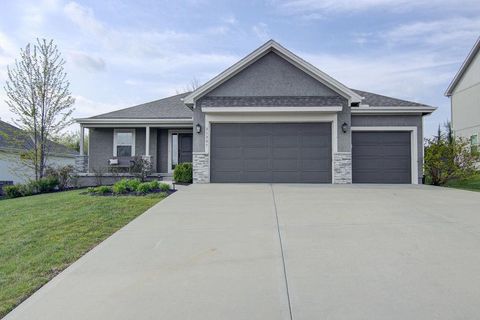 Photo of 21207 W 190th Terrace, Spring Hill, KS 66083 (MLS # 2615200)