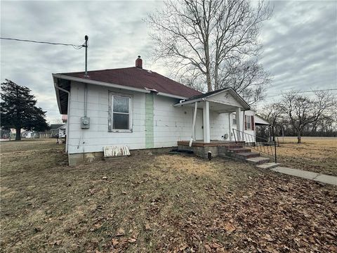 526 North Street Hardin MO 64035