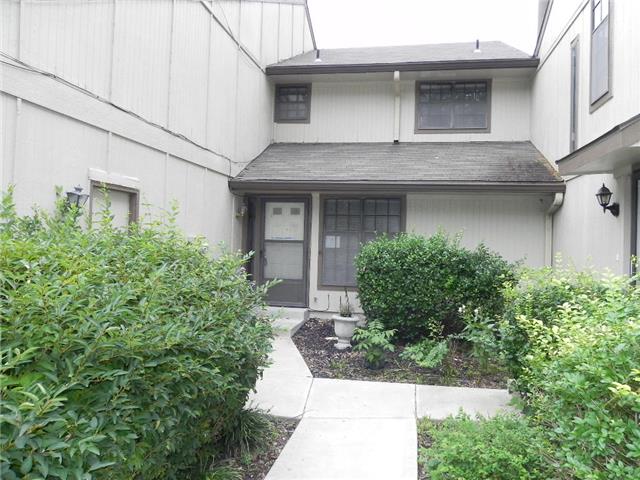 Photo 1 of 10 — 12238 HOLMES Lane, Kansas City, MO 64146