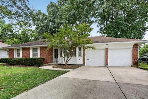 Photo of 3700 Harvard Avenue, Independence, MO 64052 (MLS # 2636352)