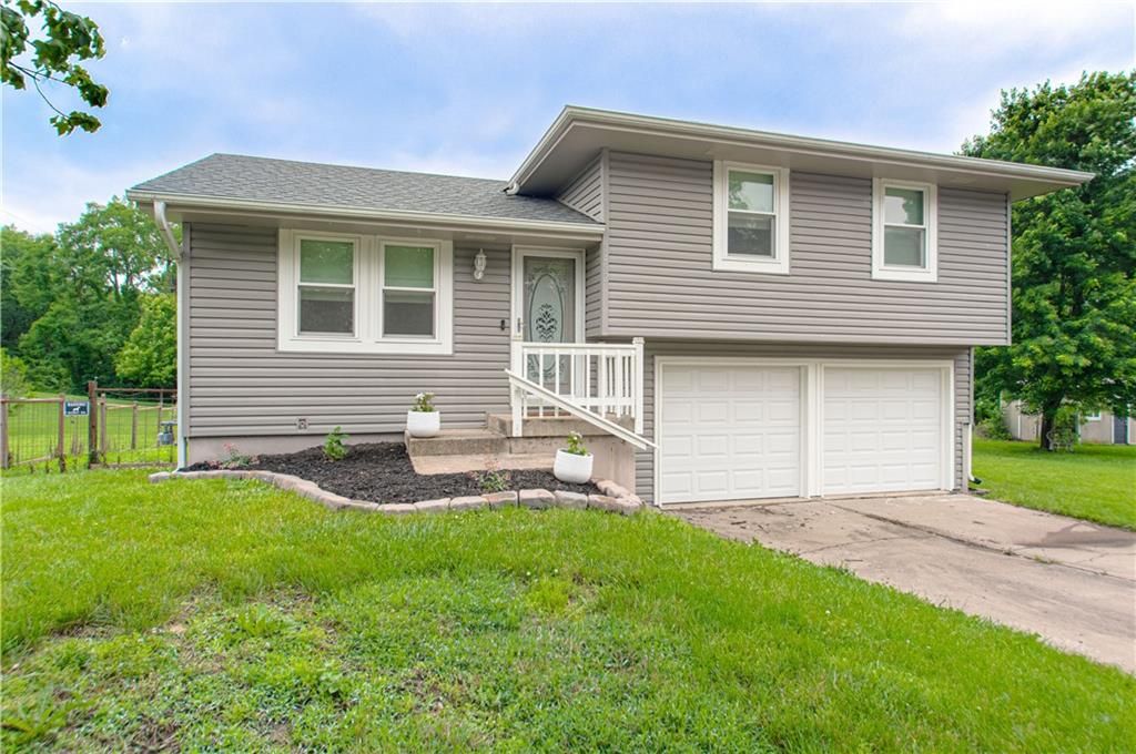 Photo of 1452 Park Lane, Liberty, MO 64068 (MLS # 2617663)
