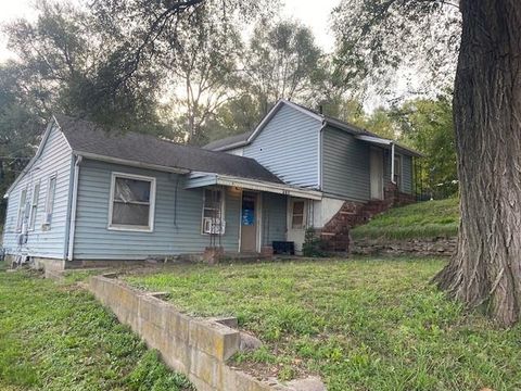 Photo of 716 George Street, Atchison, KS 66002 (MLS # 2581298)