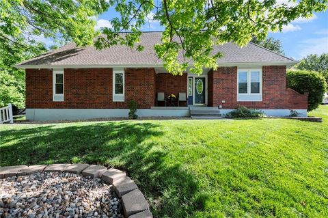 Photo of 5313 Mccoy Street, Kansas City, MO 64133 (MLS # 2617275)
