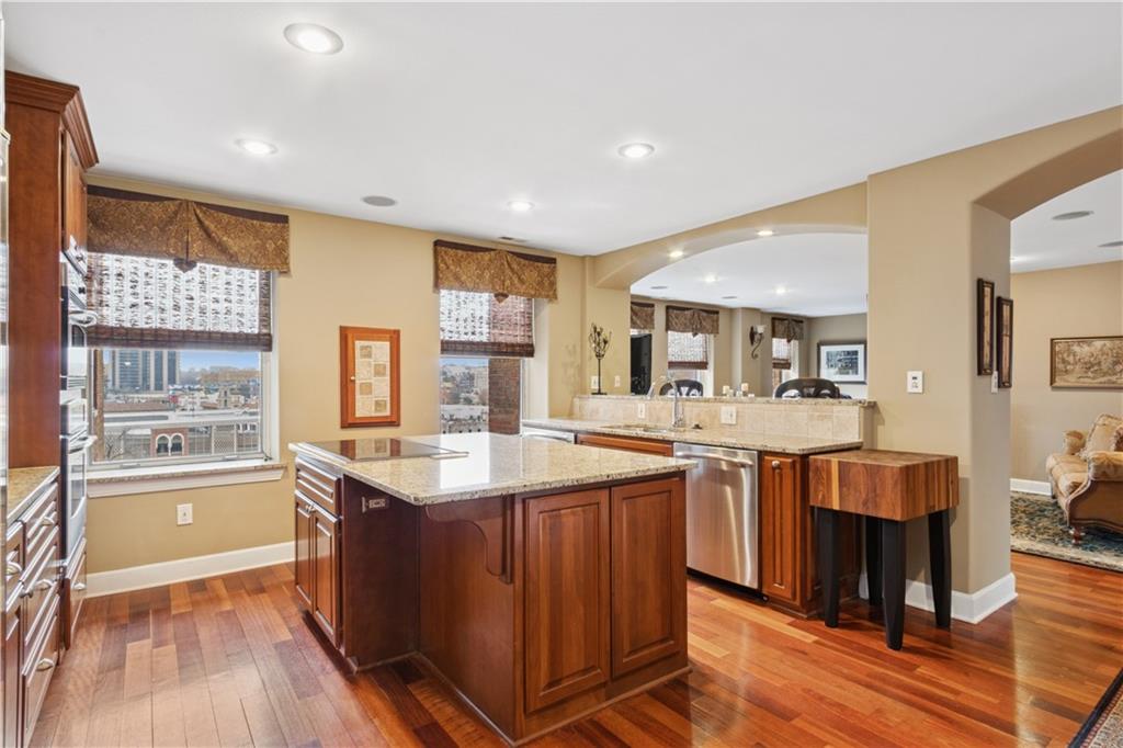 229 Ward Parkway 604B