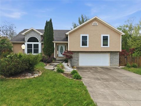 Photo of 2709 S 23rd Street, Leavenworth, KS 66048 (MLS # 2620136)