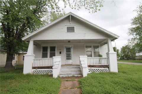228 S Burns Street Independence KS 67301