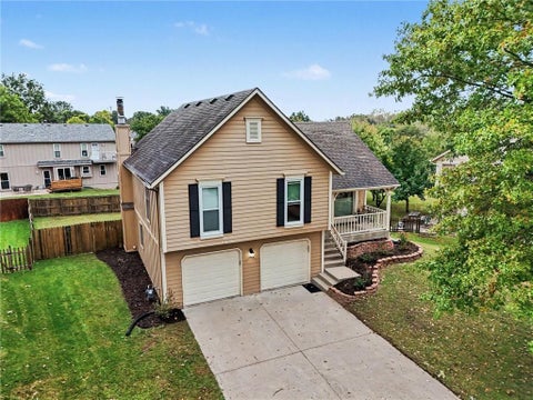 Photo of 10208 Longwood Court, Kansas City, KS 66109 (MLS # 2647193)