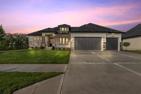 8732 N Lewis Avenue Kansas City MO 64157