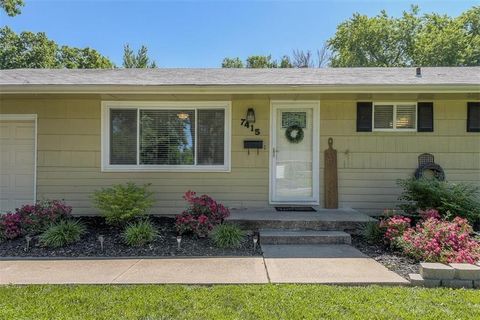 7415 Maple Lane Overland Park KS 66204