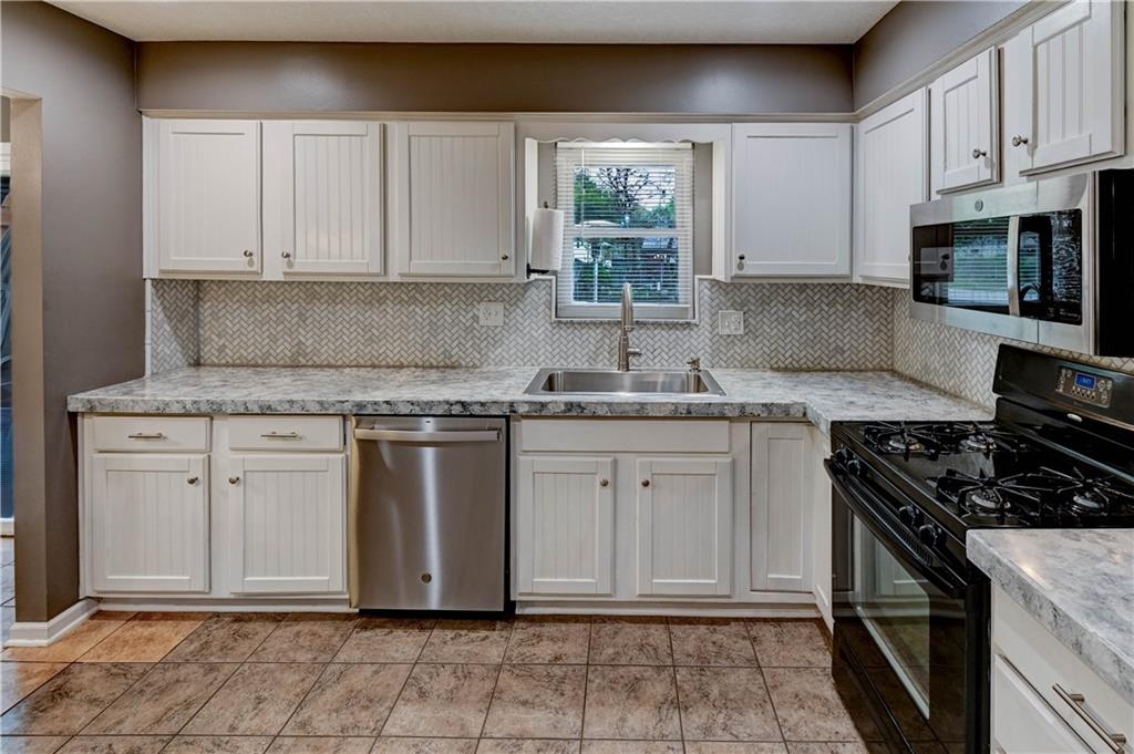 Blue Springs, Missouri 64014, United States, 3 Bedrooms Bedrooms, ,3 BathroomsBathrooms,Residential,Active,114244