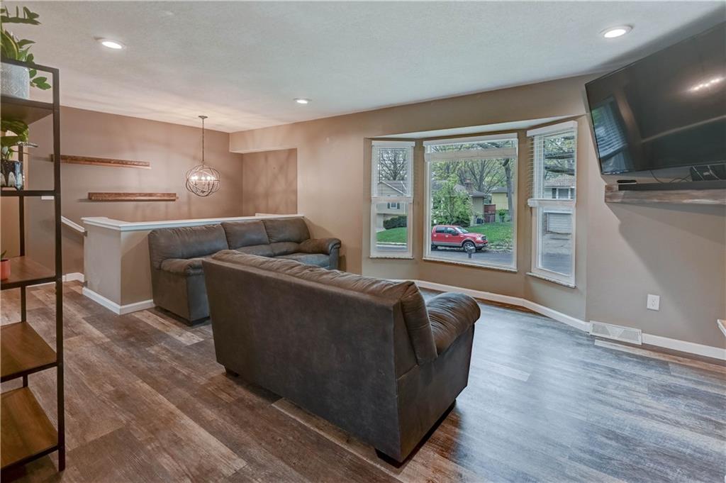 Blue Springs, Missouri 64014, United States, 3 Bedrooms Bedrooms, ,3 BathroomsBathrooms,Residential,Active,114244