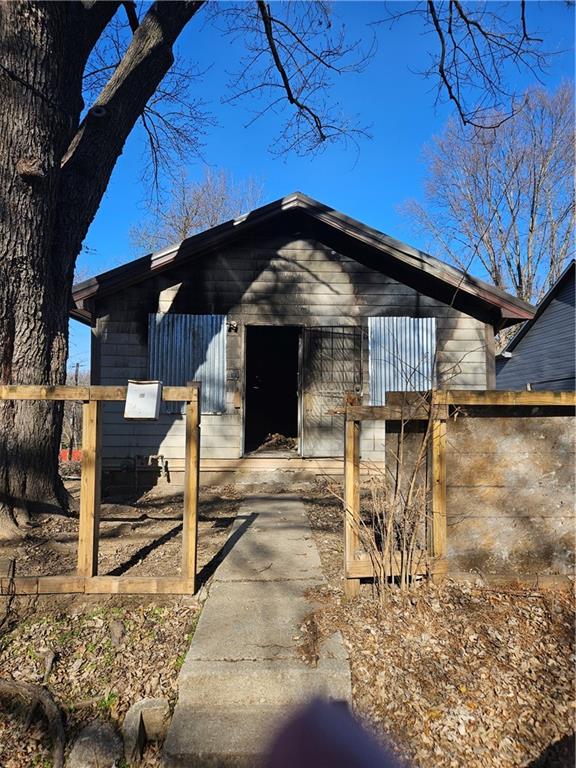 Kansas City, Missouri 64125, United States, 2 Bedrooms Bedrooms, ,1 BathroomBathrooms,Residential,Pending,25982