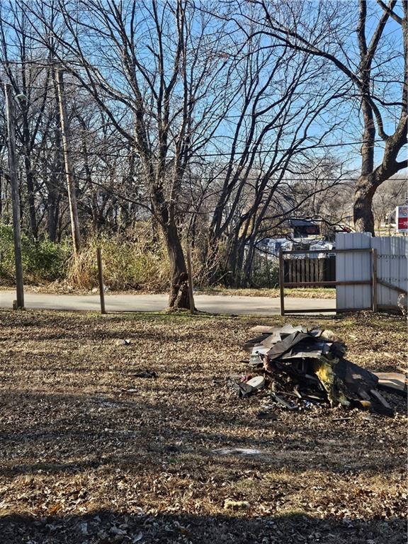 Kansas City, Missouri 64125, United States, 2 Bedrooms Bedrooms, ,1 BathroomBathrooms,Residential,Pending,25982