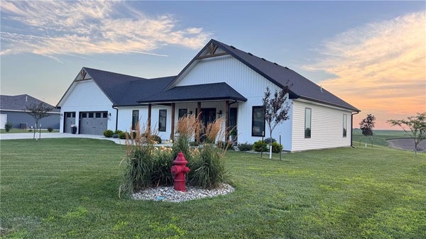 607 S ERNEST ST, TROY, KS 66087 - Image 1ebf6d66ab148338edbdde2cc222eff8/3132494401