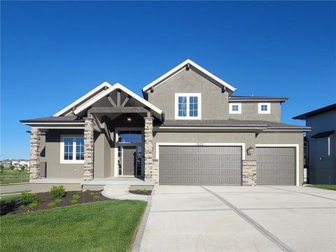 Photo of 18221 Oakmont Street, Overland Park, KS 66013 (MLS # 2564438)