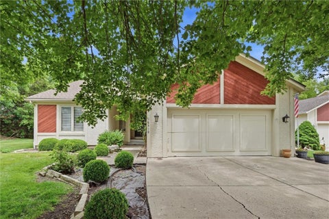 Photo of 16510 W 133rd Street, Olathe, KS 66062 (MLS # 2620878)