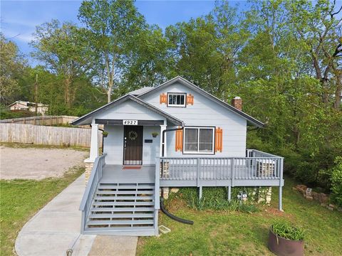 Photo of 4927 Woodland Avenue, Kansas City, MO 64110 (MLS # 2613448)