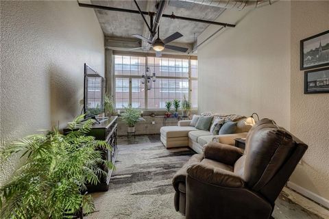 321 W 7TH Street 302 Kansas City MO 64105