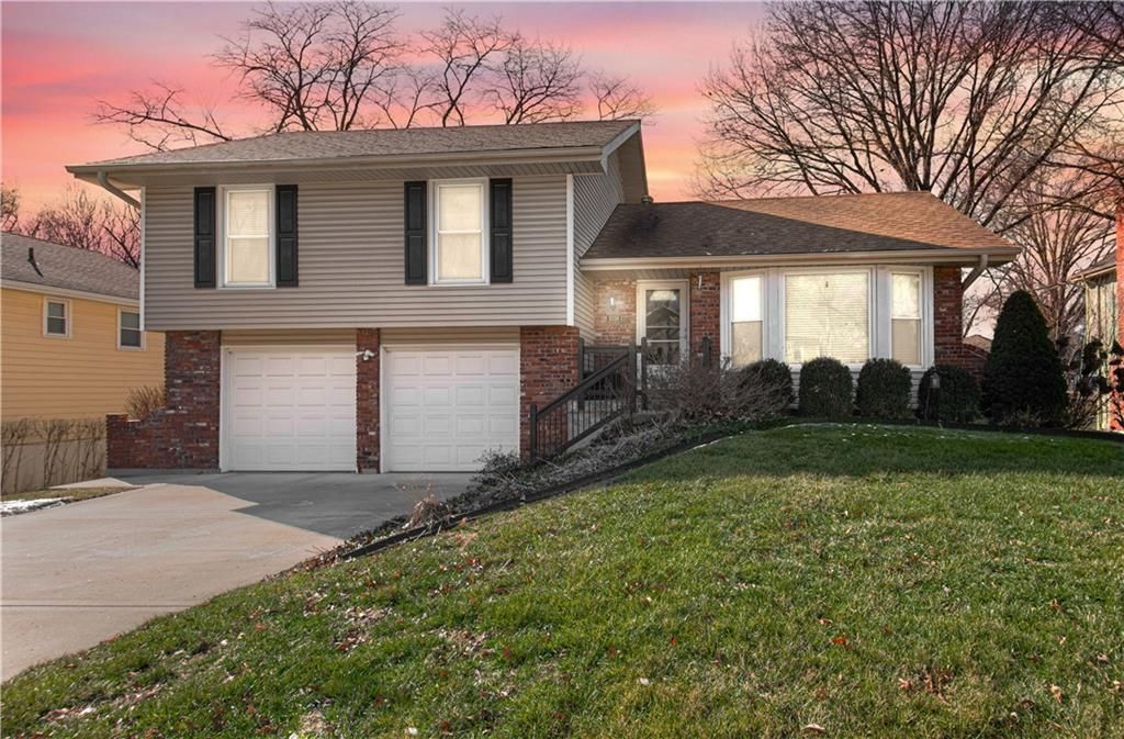 Photo of 1038 Essex Street, Liberty, MO 64068 (MLS # 2596965)