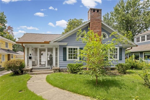 Photo of 6024 OAK Street, Kansas City, MO 64113 (MLS # 2630439)