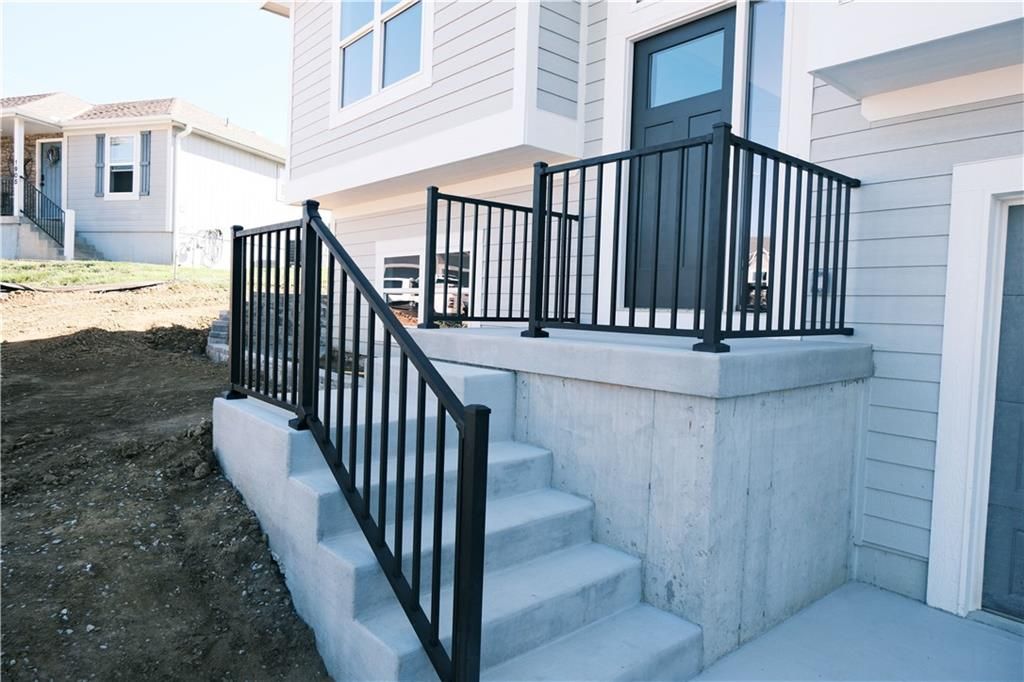 Photo of 1903 NW Washam Court, Grain Valley, MO 64029 (MLS # 2618981)