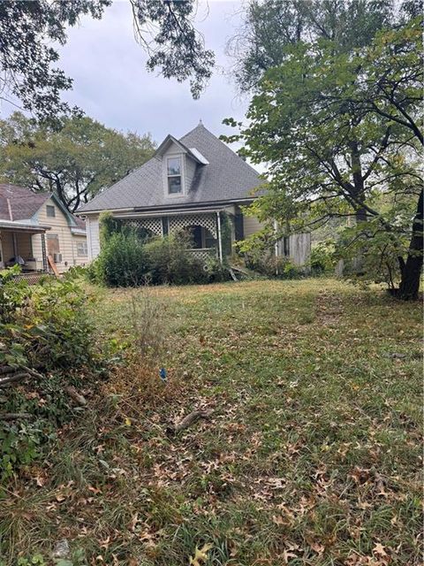Photo of 2729 Chess Avenue, Parsons, KS 67357 (MLS # 2582751)