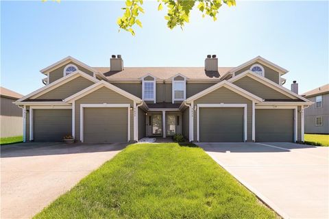 Photo of 5635 NW Sunrise Meadow Circle, Lees Summit, MO 64064 (MLS # 2614739)