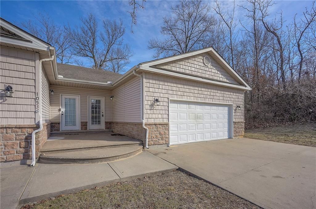 Photo of 10538 E 45th Terrace, Kansas City, MO 64133 (MLS # 2596771)