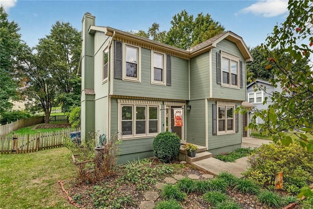 Photo of 716 White Oak Lane, Liberty, MO 64068 (MLS # 2581943)