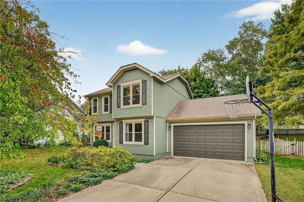 Photo of 716 White Oak Lane, Liberty, MO 64068 (MLS # 2581943)