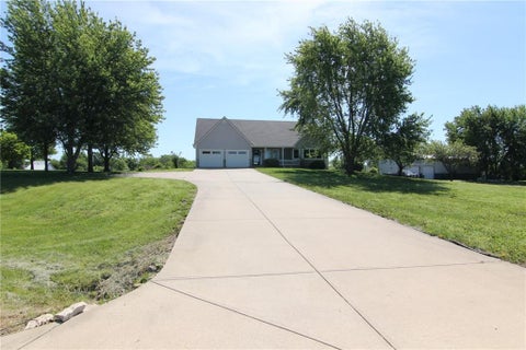 Photo of 23305 S Hickory Court, Spring Hill, KS 66083 (MLS # 2619683)