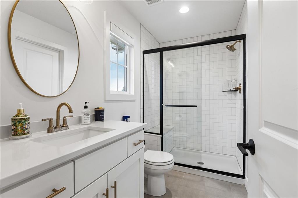 Overland Park, Kansas, 66221, United States, 4 Bedrooms Bedrooms, ,5 BathroomsBathrooms,Residential,Active,2043124