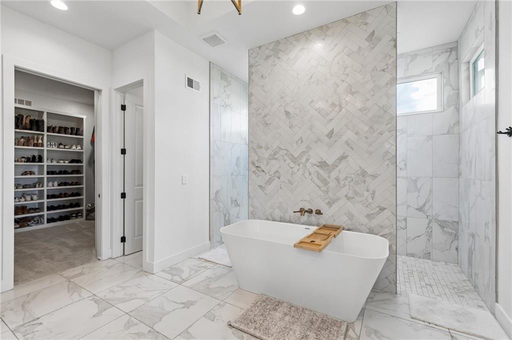 Overland Park, Kansas, 66221, United States, 4 Bedrooms Bedrooms, ,5 BathroomsBathrooms,Residential,Active,2043124