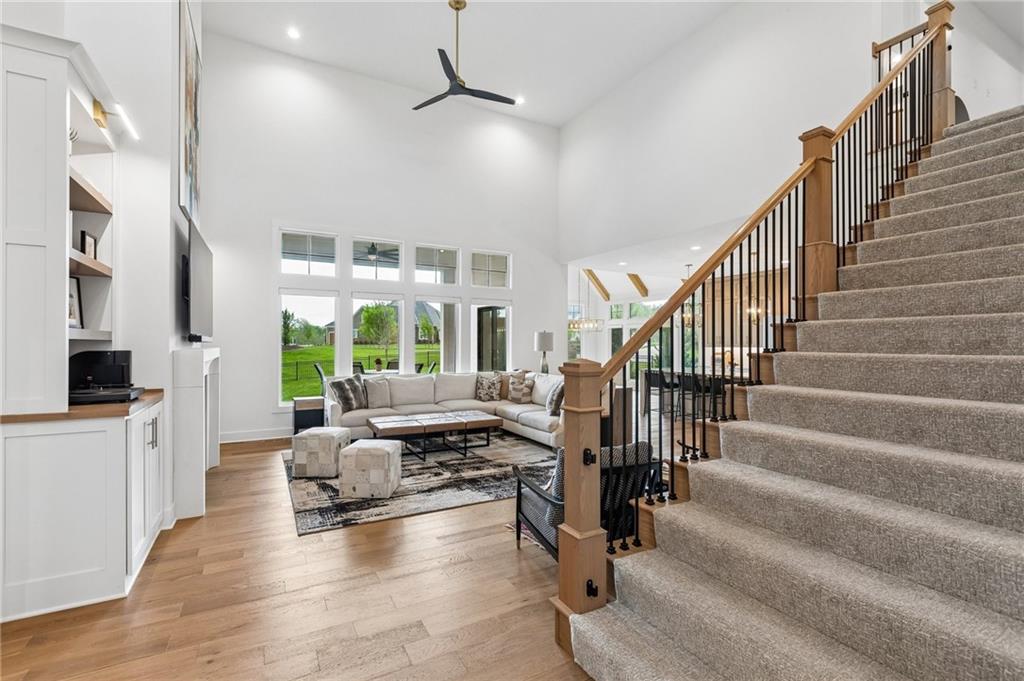 Overland Park, Kansas, 66221, United States, 4 Bedrooms Bedrooms, ,5 BathroomsBathrooms,Residential,Active,2043124